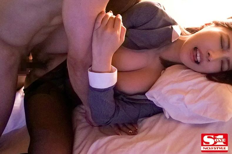 部長、マンコ壊れるまで突いて!三上悠亜、絶倫セクハラ上司に堕ちる