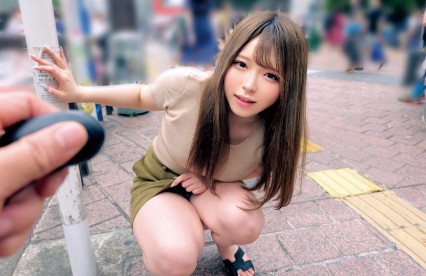 んんぐぐ…マジイクぅ…リモバイ散歩でうずくまり膣イキするお姉さん